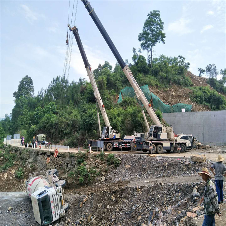 吐鲁番吐鲁番24小时应急道路救援吊装吊装现场实拍